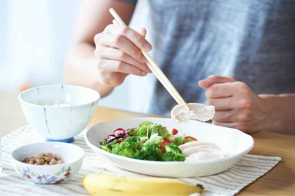 食事を摂る様子